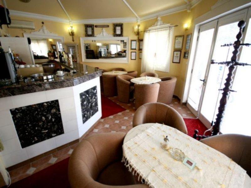 Hotel Kosta'S Podgoriţa Restaurant foto